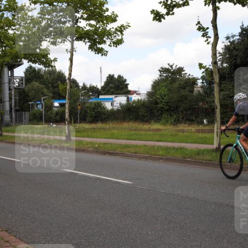 10.08.2025 - GEWOBA Citytriathlon Bremen Yannick Fuchs http://msf.ph/oto/8572621 10.08.2025 12:51:22 Radfahren 556, 667, 719, 768, 822, 912, 924 meine-sportfotos.de