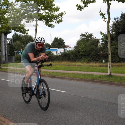 10.08.2025 - GEWOBA Citytriathlon Bremen Yannick Fuchs http://msf.ph/oto/8572627 10.08.2025 12:51:33 Radfahren 556, 575, 667, 680, 822, 855, 912 meine-sportfotos.de