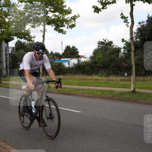 10.08.2025 - GEWOBA Citytriathlon Bremen Yannick Fuchs http://msf.ph/oto/8572636 10.08.2025 12:51:44 Radfahren 575, 604, 680, 822, 855 meine-sportfotos.de