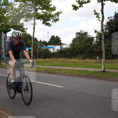 10.08.2025 - GEWOBA Citytriathlon Bremen Yannick Fuchs http://msf.ph/oto/8572653 10.08.2025 12:52:11 Radfahren 664, 708, 738, 891, 905, 973, 977, 1017, 1037 meine-sportfotos.de