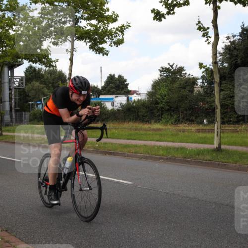 10.08.2025 - GEWOBA Citytriathlon Bremen Yannick Fuchs http://msf.ph/oto/8572658 10.08.2025 12:52:22 Radfahren 599, 603, 639, 701, 708, 738, 834, 858, 891, 905, 1037 meine-sportfotos.de