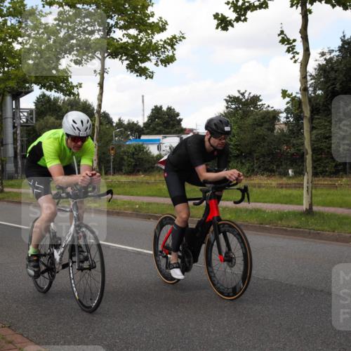 10.08.2025 - GEWOBA Citytriathlon Bremen Yannick Fuchs http://msf.ph/oto/8572660 10.08.2025 12:52:25 Radfahren 599, 603, 639, 701, 834, 858, 891, 905, 1037 meine-sportfotos.de