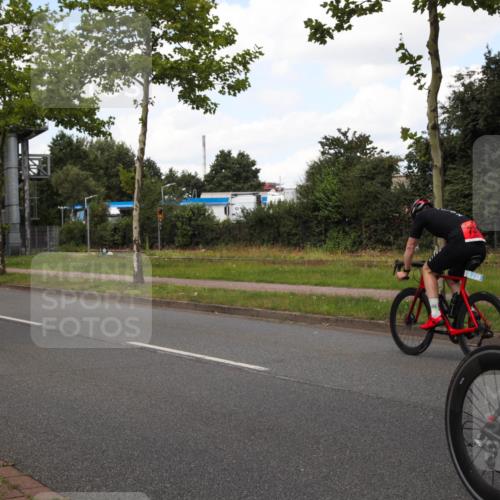 10.08.2025 - GEWOBA Citytriathlon Bremen Yannick Fuchs http://msf.ph/oto/8572682 10.08.2025 12:52:55 Radfahren 565, 635, 642, 686, 763, 833, 895, 915, 919, 956 meine-sportfotos.de