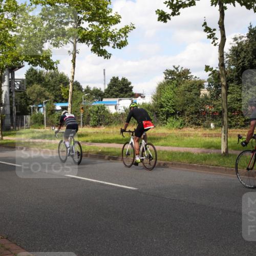 10.08.2025 - GEWOBA Citytriathlon Bremen Yannick Fuchs http://msf.ph/oto/8572687 10.08.2025 12:53:14 Radfahren 570, 734, 759, 833, 872, 895 meine-sportfotos.de