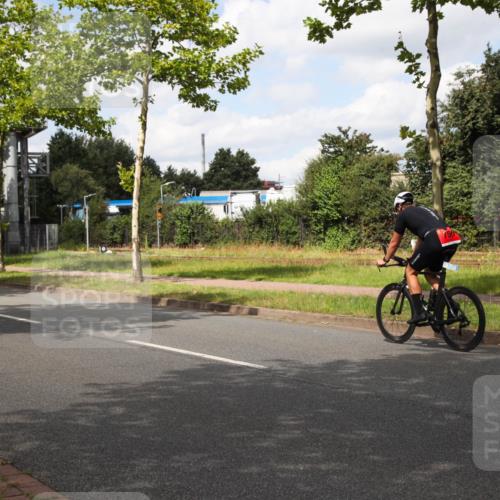 10.08.2025 - GEWOBA Citytriathlon Bremen Yannick Fuchs http://msf.ph/oto/8572692 10.08.2025 12:53:19 Radfahren 570, 734, 759, 872, 902, 966 meine-sportfotos.de