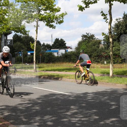 10.08.2025 - GEWOBA Citytriathlon Bremen Yannick Fuchs http://msf.ph/oto/8572695 10.08.2025 12:53:24 Radfahren 570, 631, 734, 759, 872, 902, 933, 966, 1035 meine-sportfotos.de