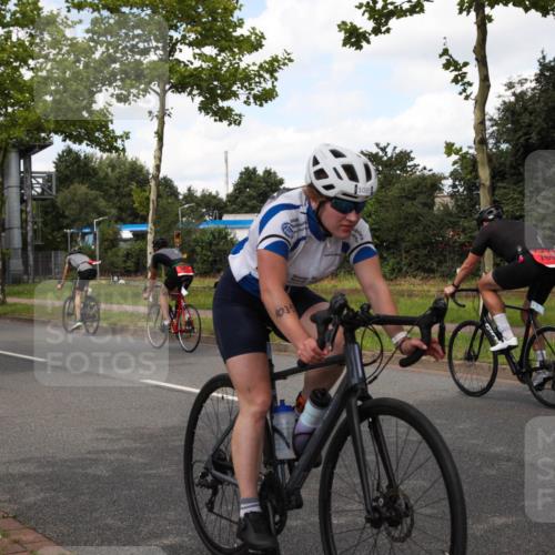 10.08.2025 - GEWOBA Citytriathlon Bremen Yannick Fuchs http://msf.ph/oto/8572708 10.08.2025 12:53:37 Radfahren 631, 739, 759, 902, 933, 966, 1035 meine-sportfotos.de