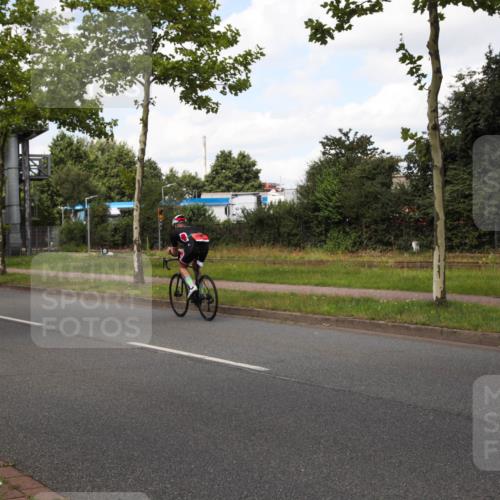 10.08.2025 - GEWOBA Citytriathlon Bremen Yannick Fuchs http://msf.ph/oto/8572715 10.08.2025 12:53:49 Radfahren 739, 1035 meine-sportfotos.de