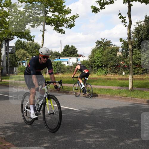 10.08.2025 - GEWOBA Citytriathlon Bremen Yannick Fuchs http://msf.ph/oto/8572723 10.08.2025 12:54:03 Radfahren 742, 750, 797, 1006, 1032, 1039 meine-sportfotos.de
