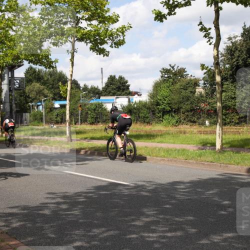 10.08.2025 - GEWOBA Citytriathlon Bremen Yannick Fuchs http://msf.ph/oto/8572733 10.08.2025 12:54:16 Radfahren 618, 707, 740, 742, 750, 797, 1006, 1032, 1039 meine-sportfotos.de