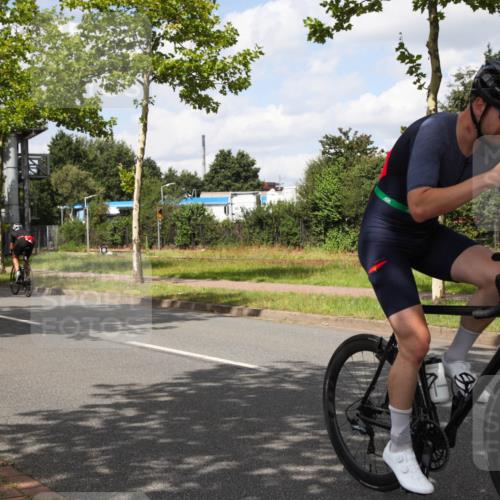 10.08.2025 - GEWOBA Citytriathlon Bremen Yannick Fuchs http://msf.ph/oto/8572748 10.08.2025 12:54:22 Radfahren 580, 582, 618, 707, 740, 750, 789, 826, 1006 meine-sportfotos.de