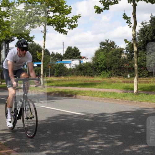 10.08.2025 - GEWOBA Citytriathlon Bremen Yannick Fuchs http://msf.ph/oto/8572792 10.08.2025 12:54:53 Radfahren 563, 591, 632, 634, 728, 736, 761, 781, 790, 1029 meine-sportfotos.de