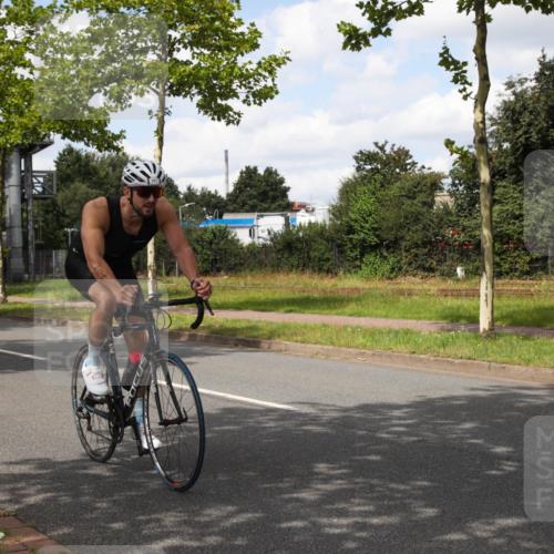 10.08.2025 - GEWOBA Citytriathlon Bremen Yannick Fuchs http://msf.ph/oto/8572794 10.08.2025 12:54:56 Radfahren 563, 591, 632, 728, 736, 761, 781, 1029 meine-sportfotos.de