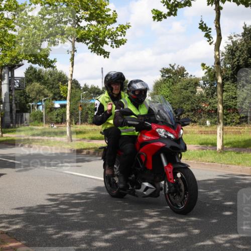 10.08.2025 - GEWOBA Citytriathlon Bremen Yannick Fuchs http://msf.ph/oto/8572812 10.08.2025 12:55:14 Radfahren 563, 696, 714, 761, 766, 794, 877, 982, 1015 meine-sportfotos.de