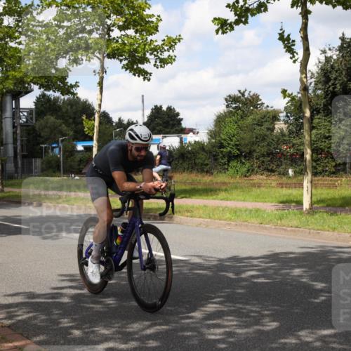 10.08.2025 - GEWOBA Citytriathlon Bremen Yannick Fuchs http://msf.ph/oto/8572825 10.08.2025 12:55:19 Radfahren 696, 714, 766, 794, 877, 982, 1015, 1033 meine-sportfotos.de
