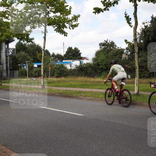 10.08.2025 - GEWOBA Citytriathlon Bremen Yannick Fuchs http://msf.ph/oto/8572829 10.08.2025 12:55:26 Radfahren 696, 804, 843, 877, 982, 1033 meine-sportfotos.de