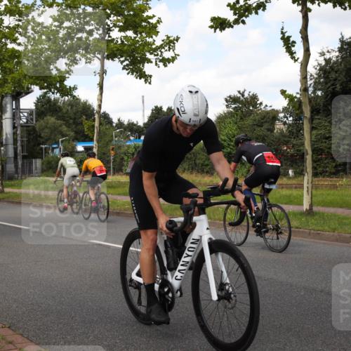 10.08.2025 - GEWOBA Citytriathlon Bremen Yannick Fuchs http://msf.ph/oto/8572831 10.08.2025 12:55:27 Radfahren 696, 804, 843, 982, 1033 meine-sportfotos.de