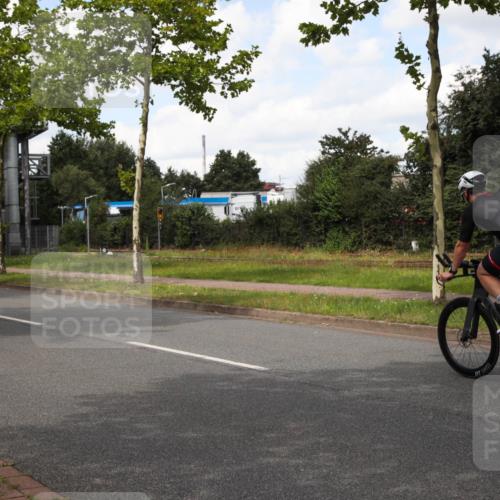 10.08.2025 - GEWOBA Citytriathlon Bremen Yannick Fuchs http://msf.ph/oto/8572835 10.08.2025 12:55:34 Radfahren 636, 658, 729, 804, 843, 880, 982, 1033 meine-sportfotos.de