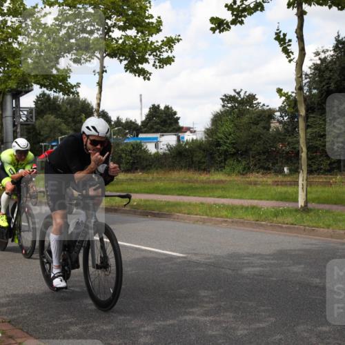 10.08.2025 - GEWOBA Citytriathlon Bremen Yannick Fuchs http://msf.ph/oto/8572838 10.08.2025 12:55:38 Radfahren 636, 658, 729, 779, 804, 843, 880, 982, 1033 meine-sportfotos.de