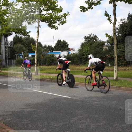 10.08.2025 - GEWOBA Citytriathlon Bremen Yannick Fuchs http://msf.ph/oto/8572845 10.08.2025 12:55:42 Radfahren 636, 658, 729, 779, 804, 843, 880, 890, 1033 meine-sportfotos.de