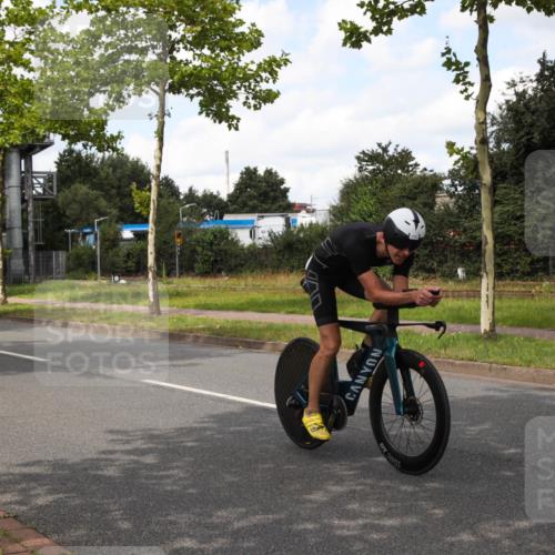 10.08.2025 - GEWOBA Citytriathlon Bremen Yannick Fuchs http://msf.ph/oto/8572851 10.08.2025 12:55:51 Radfahren 636, 658, 729, 765, 779, 804, 843, 880, 883, 890, 896 meine-sportfotos.de