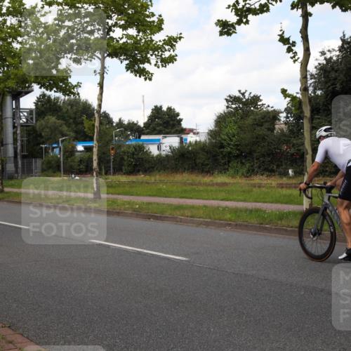 10.08.2025 - GEWOBA Citytriathlon Bremen Yannick Fuchs http://msf.ph/oto/8572866 10.08.2025 12:56:12 Radfahren 589, 662, 764, 765, 784, 844, 1024, 1025 meine-sportfotos.de