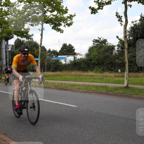 10.08.2025 - GEWOBA Citytriathlon Bremen Yannick Fuchs http://msf.ph/oto/8572874 10.08.2025 12:56:21 Radfahren 555, 567, 589, 662, 678, 721, 764, 784, 814, 831, 844 meine-sportfotos.de