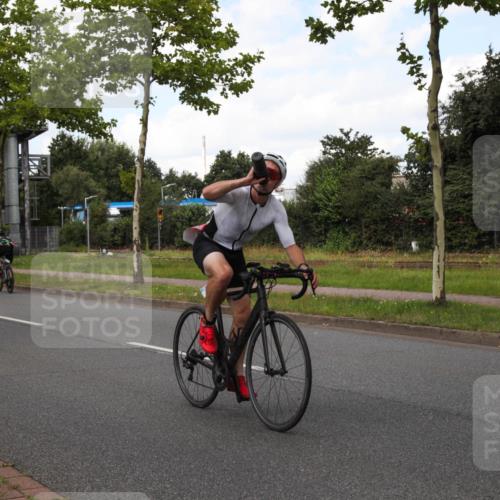 10.08.2025 - GEWOBA Citytriathlon Bremen Yannick Fuchs http://msf.ph/oto/8572884 10.08.2025 12:56:33 Radfahren 555, 567, 678, 706, 721, 737, 749, 764, 772, 782, 814, 831, 844 meine-sportfotos.de