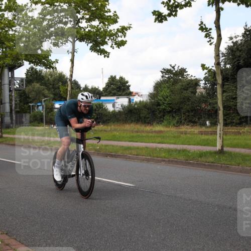 10.08.2025 - GEWOBA Citytriathlon Bremen Yannick Fuchs http://msf.ph/oto/8572887 10.08.2025 12:56:36 Radfahren 555, 567, 678, 706, 721, 737, 749, 772, 782, 814, 815, 831, 844 meine-sportfotos.de