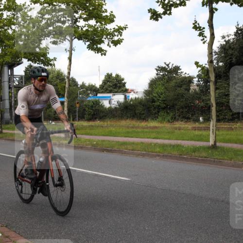 10.08.2025 - GEWOBA Citytriathlon Bremen Yannick Fuchs http://msf.ph/oto/8572892 10.08.2025 12:56:39 Radfahren 555, 567, 597, 678, 706, 721, 737, 749, 772, 782, 814, 815, 831 meine-sportfotos.de