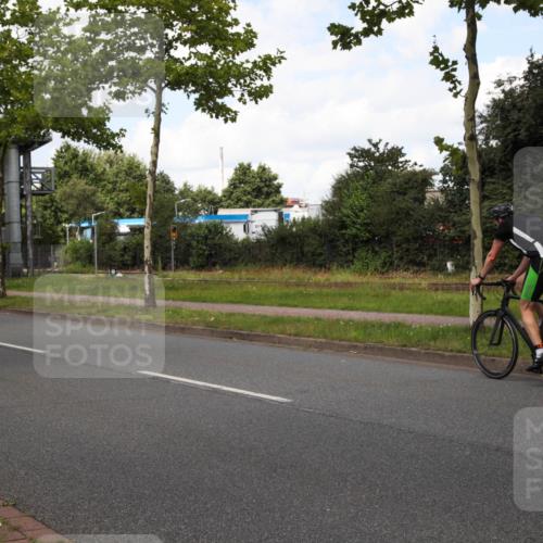 10.08.2025 - GEWOBA Citytriathlon Bremen Yannick Fuchs http://msf.ph/oto/8572895 10.08.2025 12:56:46 Radfahren 597, 706, 737, 749, 755, 772, 782, 815, 830, 831, 1014 meine-sportfotos.de