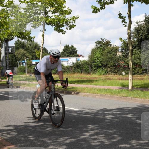 10.08.2025 - GEWOBA Citytriathlon Bremen Yannick Fuchs http://msf.ph/oto/8572917 10.08.2025 12:57:03 Radfahren 559, 672, 723, 730, 755, 758, 830, 879, 913, 940, 969, 1003, 1014 meine-sportfotos.de