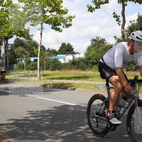 10.08.2025 - GEWOBA Citytriathlon Bremen Yannick Fuchs http://msf.ph/oto/8572918 10.08.2025 12:57:03 Radfahren 559, 672, 723, 730, 755, 758, 830, 879, 913, 940, 969, 1003, 1014 meine-sportfotos.de