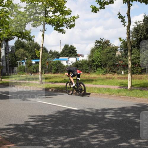 10.08.2025 - GEWOBA Citytriathlon Bremen Yannick Fuchs http://msf.ph/oto/8572922 10.08.2025 12:57:04 Radfahren 559, 672, 723, 730, 755, 758, 830, 879, 913, 940, 969, 1003, 1014 meine-sportfotos.de