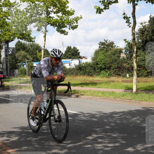10.08.2025 - GEWOBA Citytriathlon Bremen Yannick Fuchs http://msf.ph/oto/8572935 10.08.2025 12:57:07 Radfahren 559, 672, 723, 730, 755, 758, 830, 849, 879, 913, 940, 969, 1003, 1014 meine-sportfotos.de