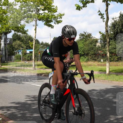 10.08.2025 - GEWOBA Citytriathlon Bremen Yannick Fuchs http://msf.ph/oto/8572954 10.08.2025 12:57:17 Radfahren 559, 572, 723, 730, 758, 849, 892, 900, 940, 969, 1003 meine-sportfotos.de