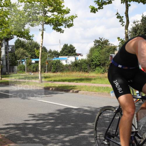10.08.2025 - GEWOBA Citytriathlon Bremen Yannick Fuchs http://msf.ph/oto/8572960 10.08.2025 12:57:23 Radfahren 572, 690, 720, 730, 758, 849, 892, 900, 940, 969 meine-sportfotos.de