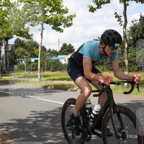 10.08.2025 - GEWOBA Citytriathlon Bremen Yannick Fuchs http://msf.ph/oto/8573005 10.08.2025 12:57:35 Radfahren 572, 690, 720, 825, 853, 892, 900, 1018 meine-sportfotos.de
