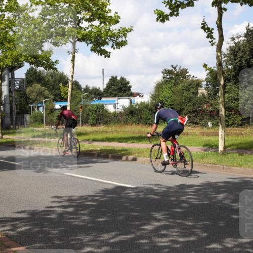 10.08.2025 - GEWOBA Citytriathlon Bremen Yannick Fuchs http://msf.ph/oto/8573019 10.08.2025 12:57:43 Radfahren 690, 720, 825, 853, 869, 1018 meine-sportfotos.de
