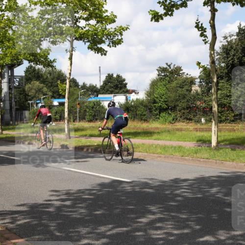 10.08.2025 - GEWOBA Citytriathlon Bremen Yannick Fuchs http://msf.ph/oto/8573020 10.08.2025 12:57:43 Radfahren 690, 720, 825, 853, 869, 1018 meine-sportfotos.de