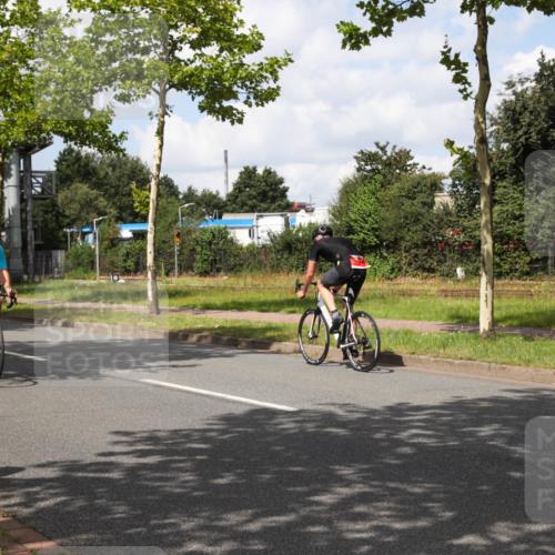10.08.2025 - GEWOBA Citytriathlon Bremen Yannick Fuchs http://msf.ph/oto/8573028 10.08.2025 12:57:46 Radfahren 650, 660, 671, 690, 825, 853, 869, 1018 meine-sportfotos.de