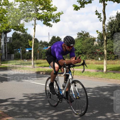 10.08.2025 - GEWOBA Citytriathlon Bremen Yannick Fuchs http://msf.ph/oto/8573054 10.08.2025 12:57:53 Radfahren 650, 660, 671, 825, 853, 869, 920, 1018 meine-sportfotos.de