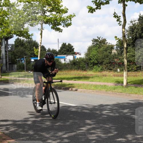 10.08.2025 - GEWOBA Citytriathlon Bremen Yannick Fuchs http://msf.ph/oto/8573056 10.08.2025 12:57:54 Radfahren 650, 660, 671, 825, 853, 869, 920, 1018 meine-sportfotos.de