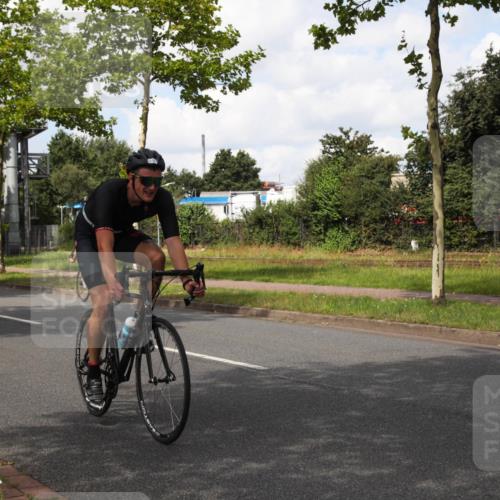 10.08.2025 - GEWOBA Citytriathlon Bremen Yannick Fuchs http://msf.ph/oto/8573070 10.08.2025 12:58:17 Radfahren 619, 726, 813 meine-sportfotos.de