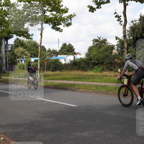 10.08.2025 - GEWOBA Citytriathlon Bremen Yannick Fuchs http://msf.ph/oto/8573073 10.08.2025 12:58:28 Radfahren 609, 619, 726, 795 meine-sportfotos.de