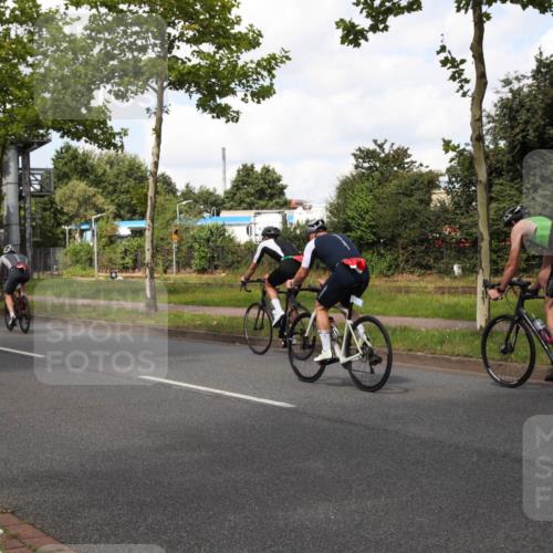 10.08.2025 - GEWOBA Citytriathlon Bremen Yannick Fuchs http://msf.ph/oto/8573076 10.08.2025 12:58:29 Radfahren 609, 619, 726, 795, 870 meine-sportfotos.de