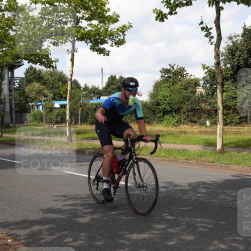 10.08.2025 - GEWOBA Citytriathlon Bremen Yannick Fuchs http://msf.ph/oto/8573081 10.08.2025 12:58:36 Radfahren 609, 726, 762, 795, 802, 870, 910 meine-sportfotos.de