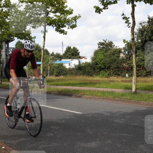 10.08.2025 - GEWOBA Citytriathlon Bremen Yannick Fuchs http://msf.ph/oto/8573082 10.08.2025 12:58:38 Radfahren 609, 762, 795, 802, 870, 910 meine-sportfotos.de