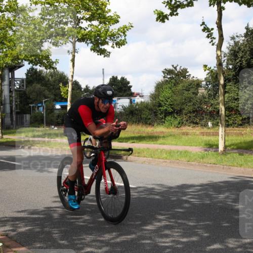 10.08.2025 - GEWOBA Citytriathlon Bremen Yannick Fuchs http://msf.ph/oto/8573089 10.08.2025 12:58:51 Radfahren 602, 705, 762, 802, 870, 885, 910, 921, 1038 meine-sportfotos.de