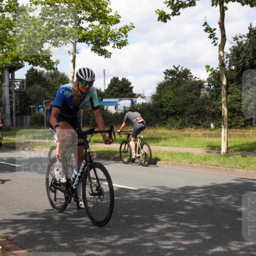 10.08.2025 - GEWOBA Citytriathlon Bremen Yannick Fuchs http://msf.ph/oto/8573091 10.08.2025 12:58:52 Radfahren 602, 705, 762, 802, 870, 885, 910, 921, 1038 meine-sportfotos.de
